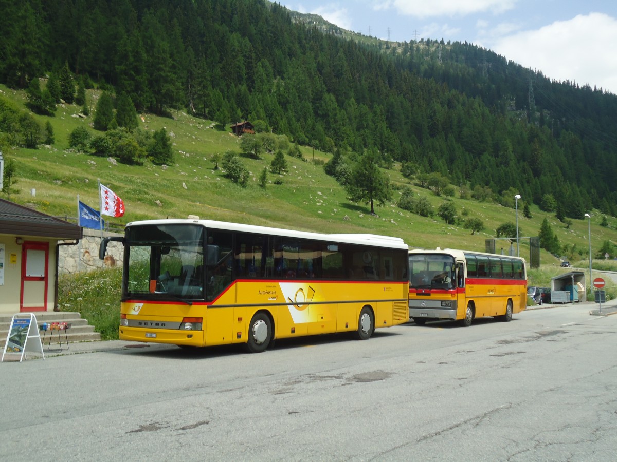 (140'281) - Marchetti, Airolo - Nr. 5/TI 303'333 - Setra am 1. Juli 2012 beim Bahnhof Oberwald