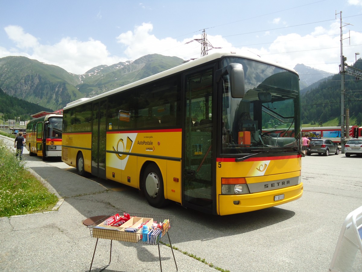 (140'287) - Marchetti, Airolo - Nr. 5/TI 303'333 - Setra am 1. Juli 2012 beim Bahnhof Oberwald