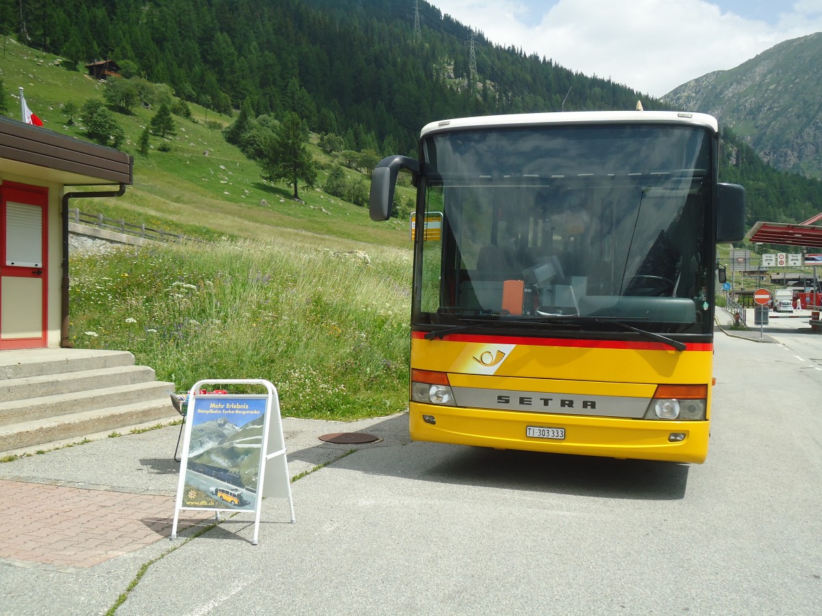 (140'288) - Marchetti, Airolo - Nr. 5/TI 303'333 - Setra am 1. Juli 2012 beim Bahnhof Oberwald