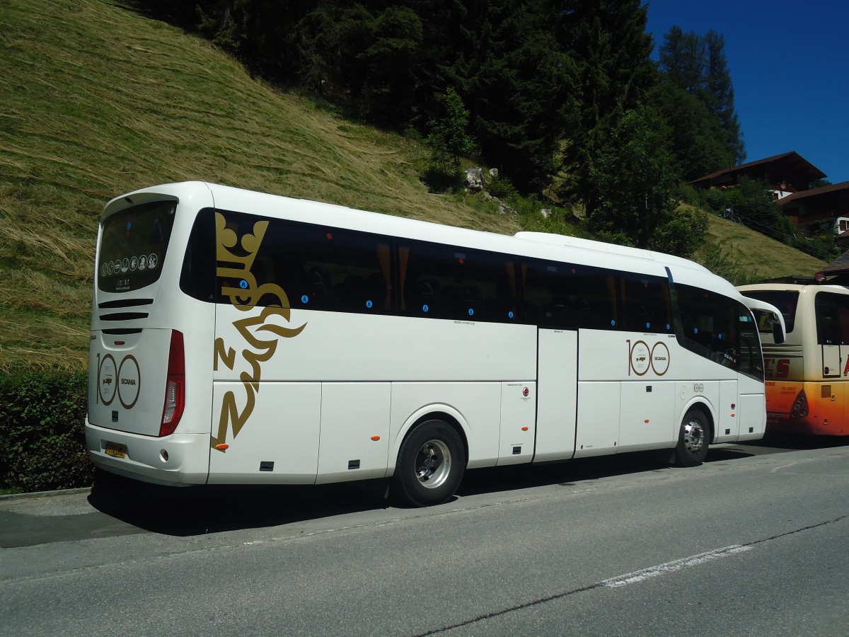 (140'989) - Aus England: Abbott's, Leeming - YT11 LRL - Scania/Irizar am 1. August 2012 in Adelboden, Margeli