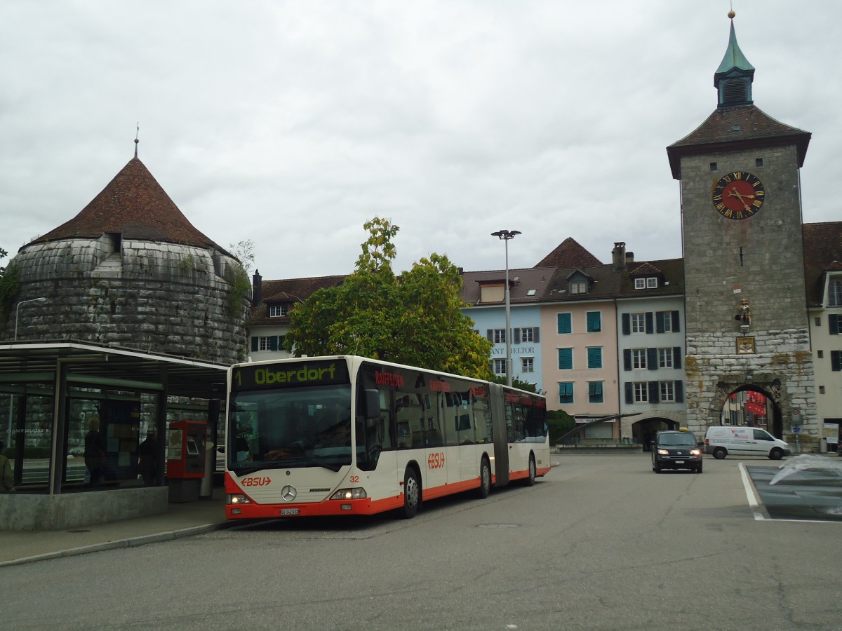 (141'546) - BSU Solothurn - Nr. 32/SO 142'032 - Mercedes (ex RBS Worblaufen Nr. 77) am 12. September 2012 in Solothurn, Amthausplatz
