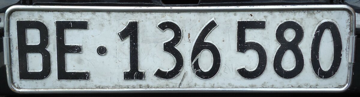 (142'011) - Nummernschild - BE 136'580 - am 21. Oktober 2012 in Flamatt, Bernstrasse