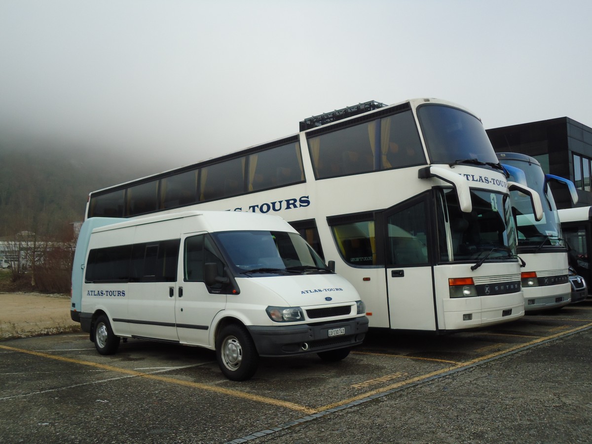 (142'803) - Atlas-Tours, Rothenburg - LU 130'741 - Ford am 29. Dezember 2012 in Biel, Rattinbus