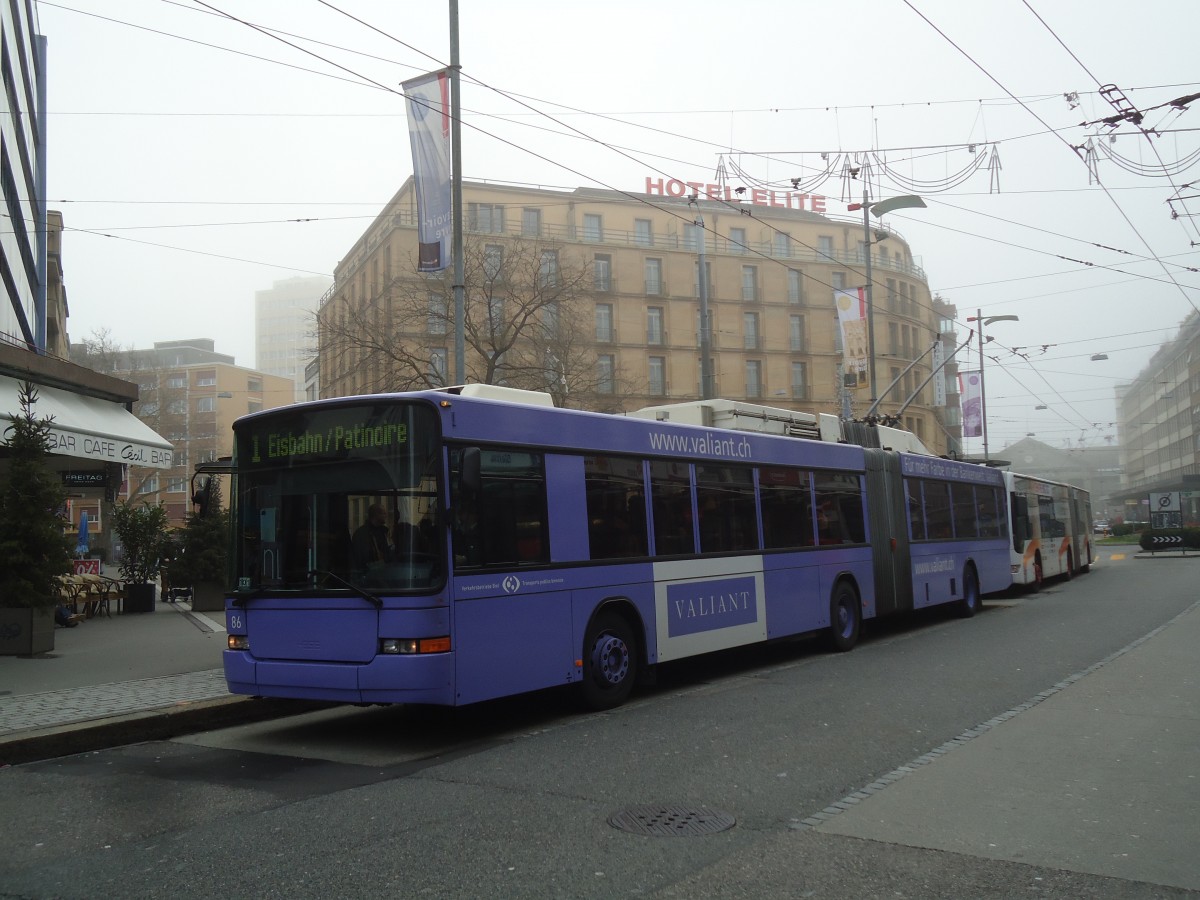 (142'814) - VB Biel - Nr. 86 - NAW/Hess Gelenktrolleybus am 29. Dezember 2012 in Biel, Guisanplatz