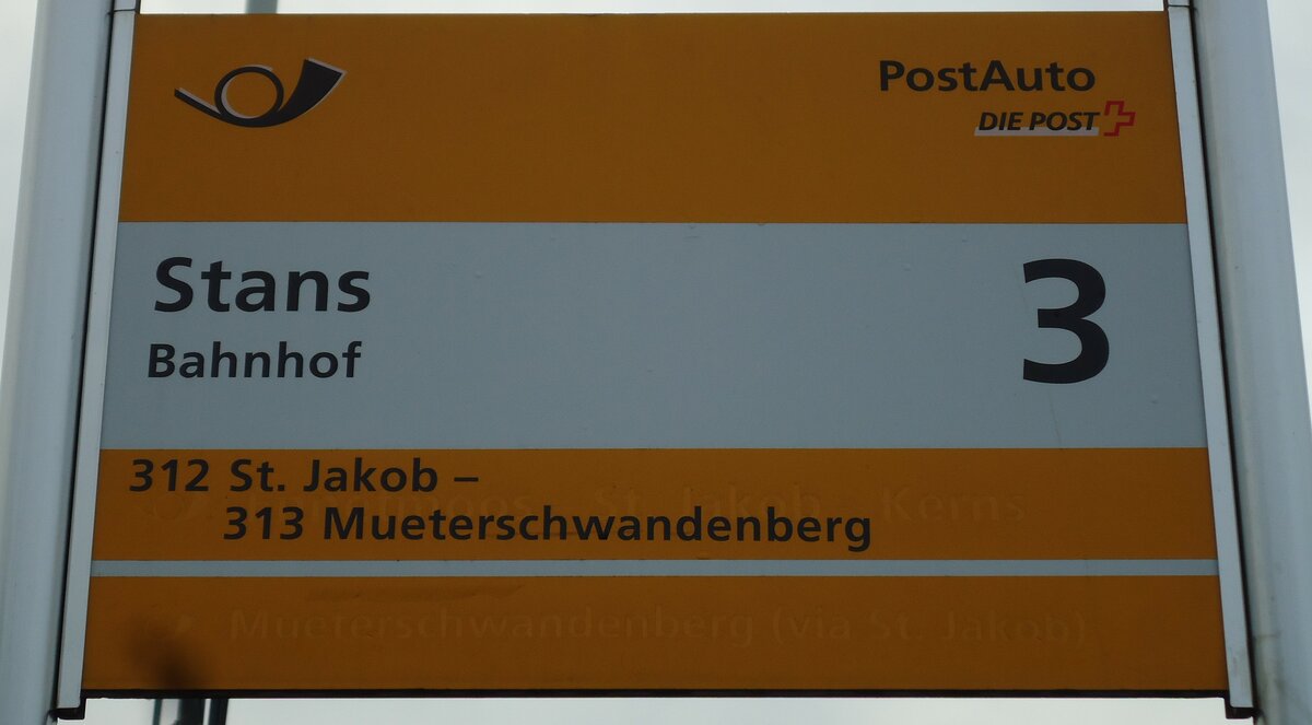 (142'926) - PostAuto-Haltestellenschild - Stans, Bahnhof - am 5. Januar 2013