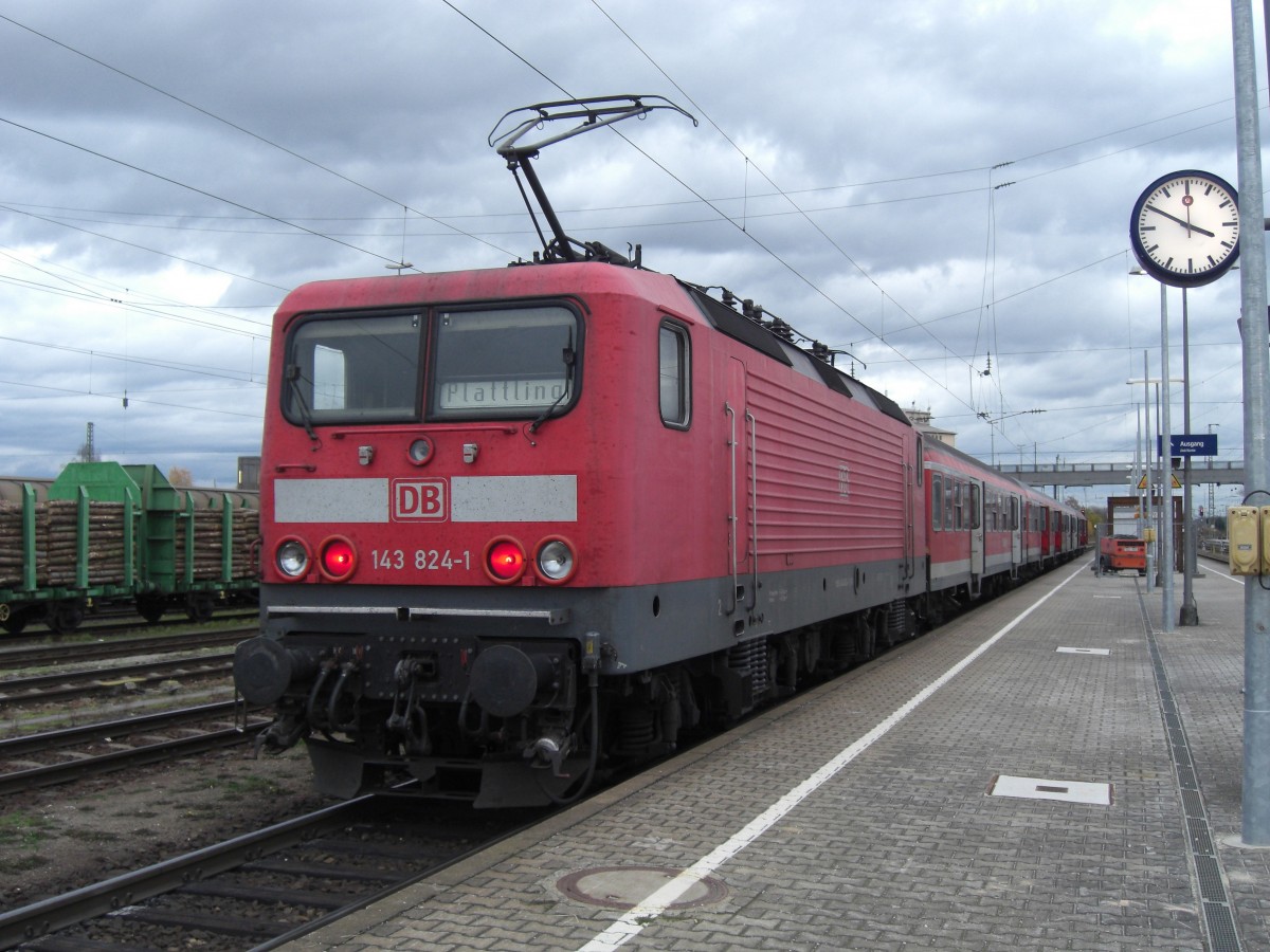 143 824-1 kurz nach der Ankunft in Plattling am 24. Mrz 2007.