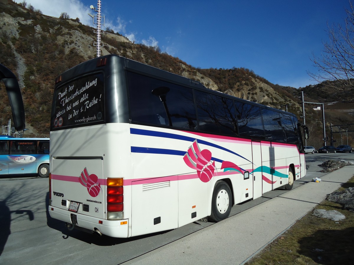 (143'153) - Alpes Tours Nicevic, Sion - VS 372'269 - Volvo/Drgmller (ex Gloor, Veltheim) am 3. Februar 2013 in Leuk, Garage LLB