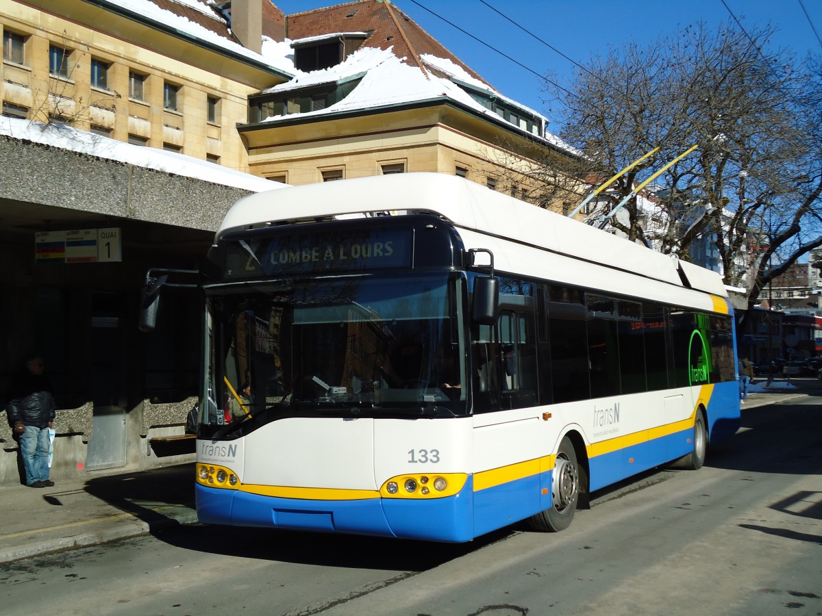 (143'223) - transN, La Chaux-de-Fonds - Nr. 133 - Solaris Trolleybus (ex TC La Chaux-de-Fonds Nr. 133) am 19. Februar 2013 beim Bahnhof La Chaux-de-Fonds