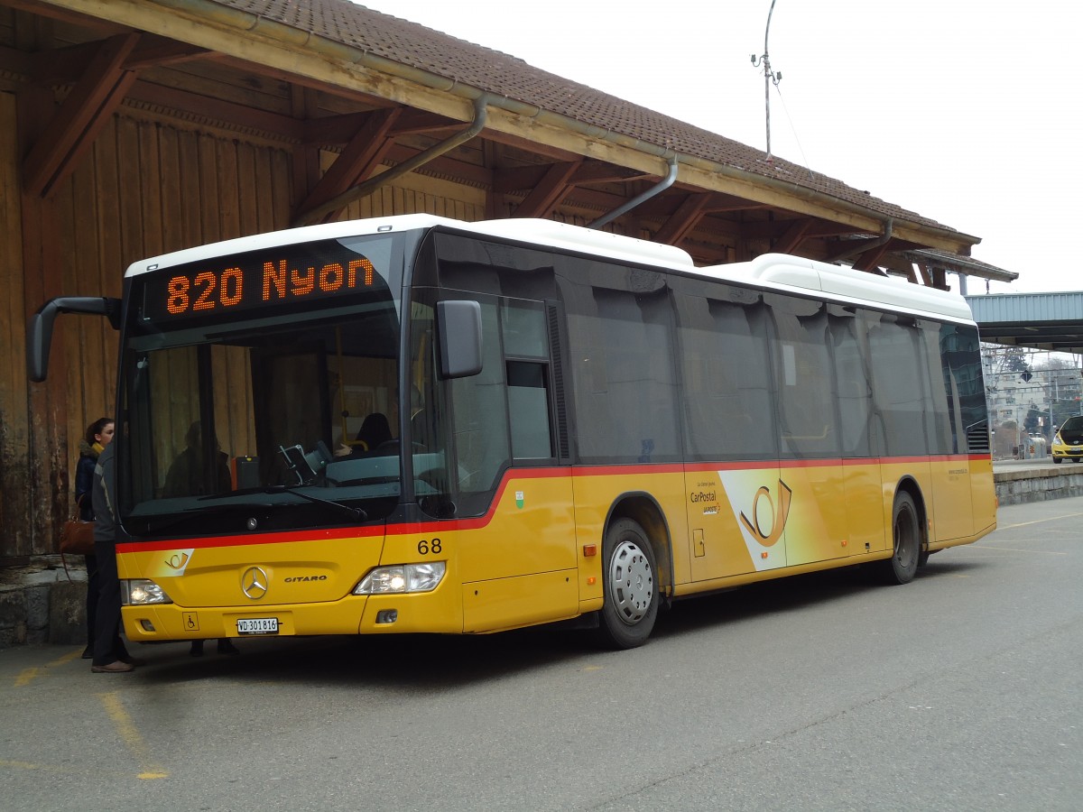 (143'405) - SAPJV, L'Isle - Nr. 68/VD 301'816 - Mercedes am 22. Februar 2013 beim Bahnhof Nyon
