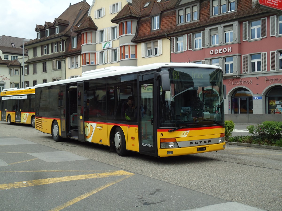 (143'971) - PostAuto Nordschweiz - Nr. 19/AG 428'673 - Setra am 9. Mai 2013 beim Bahnhof Brugg