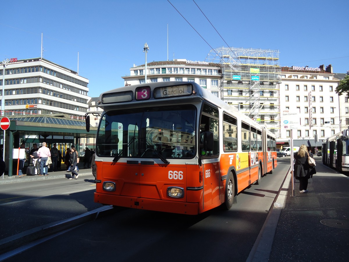 (144'758) - TPG Genve - Nr. 666 - Saurer/Hess Gelenktrolleybus am 27. Mai 2013 beim Bahnhof Genve
