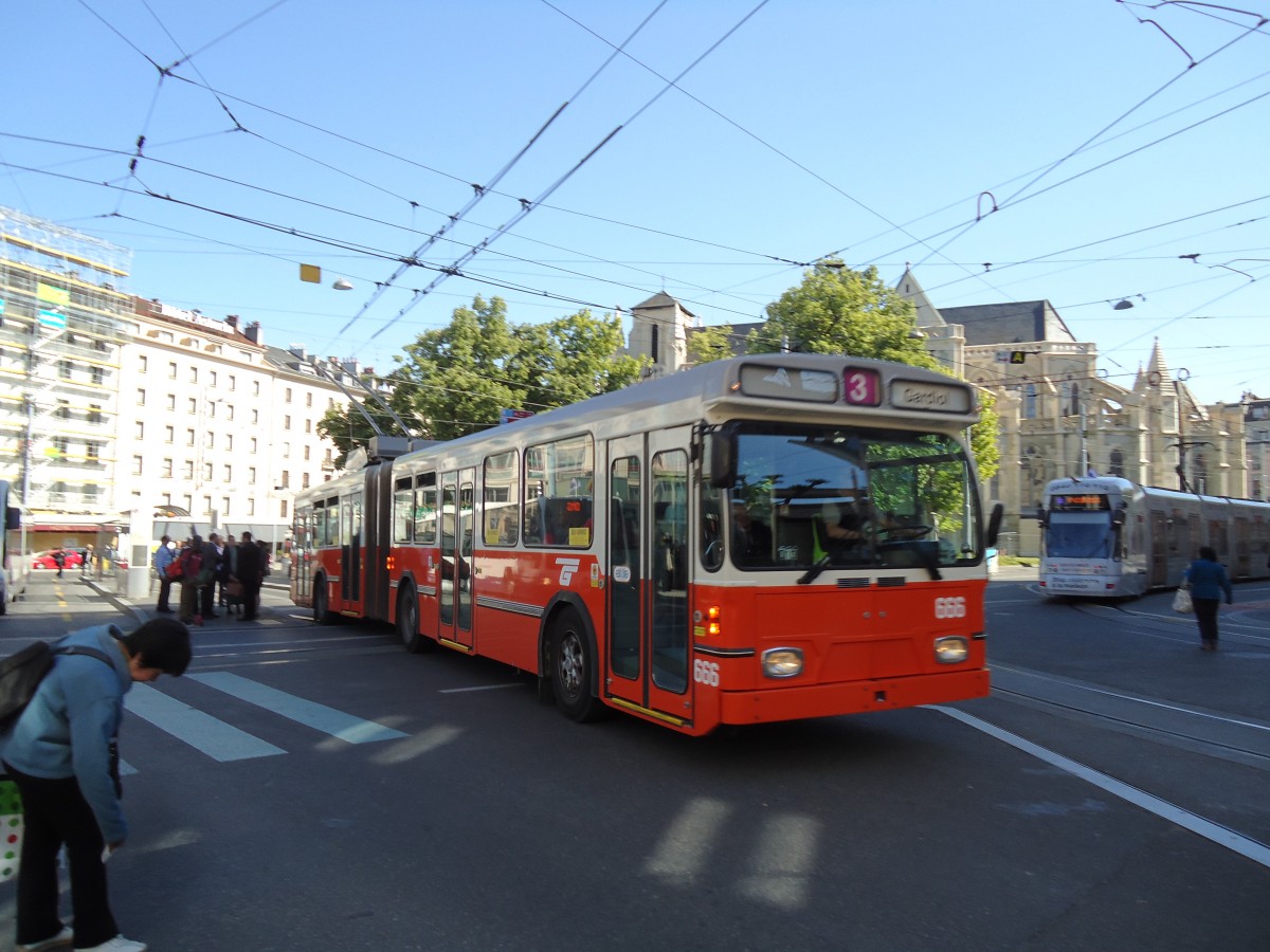 (144'759) - TPG Genve - Nr. 666 - Saurer/Hess Gelenktrolleybus am 27. Mai 2013 beim Bahnhof Genve
