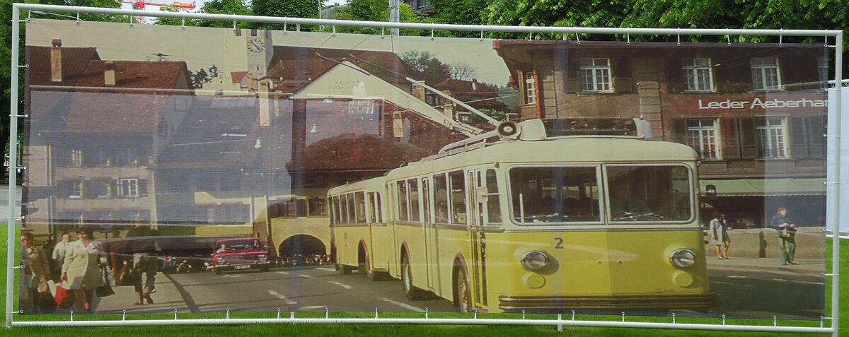 (144'867) - Plakat vom STI Trolleybus - 2 - am 9. Juni 2013 in Thun, Maulbeerkreisel