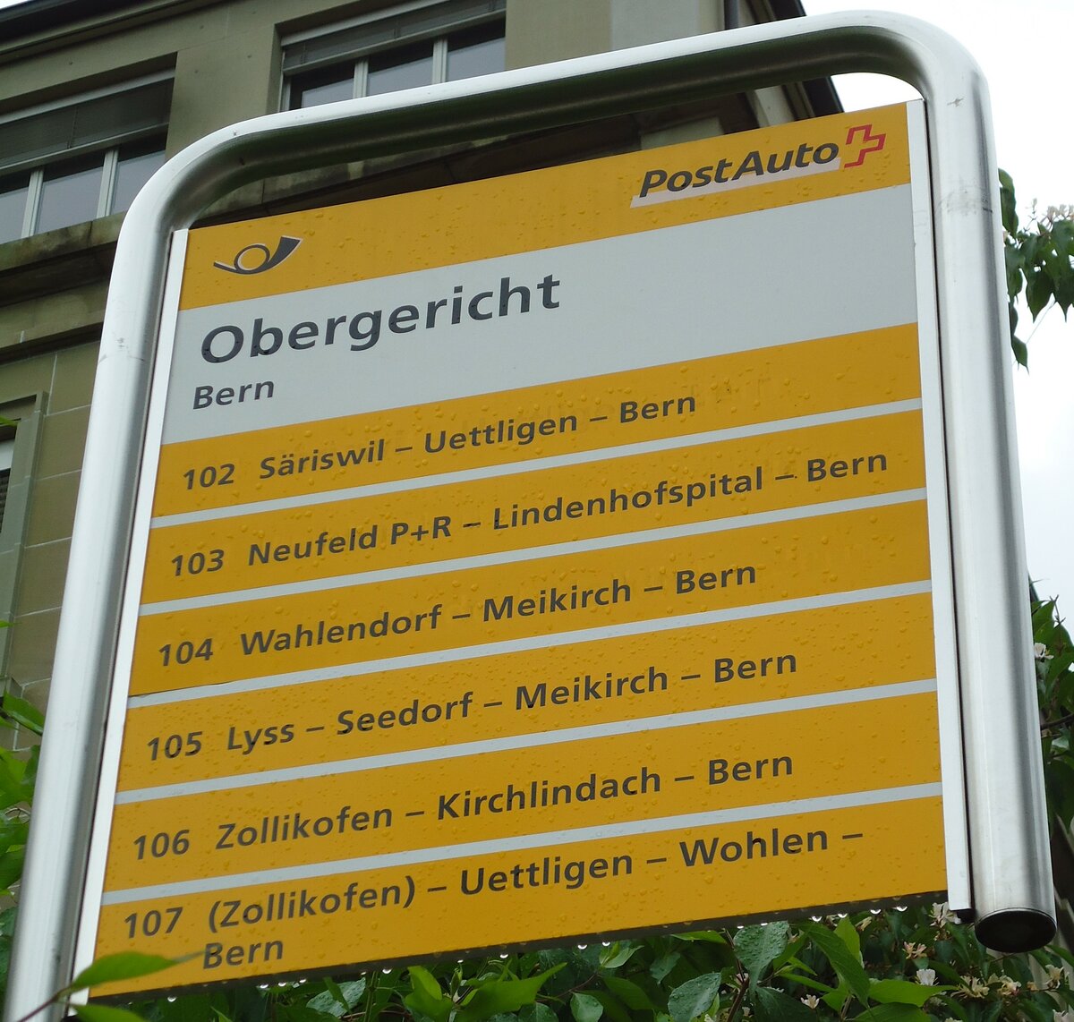 (144'897) - PostAuto-Haltestellenschild - Bern, Obergericht - am 10. Juni 2013