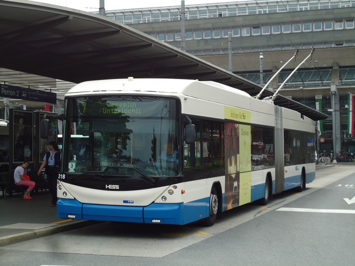 (145'692) - VBL Luzern - Nr. 218 - Hess/Hess Gelenktrolleybus am 8. Juli 2013 beim Bahnhof Luzern