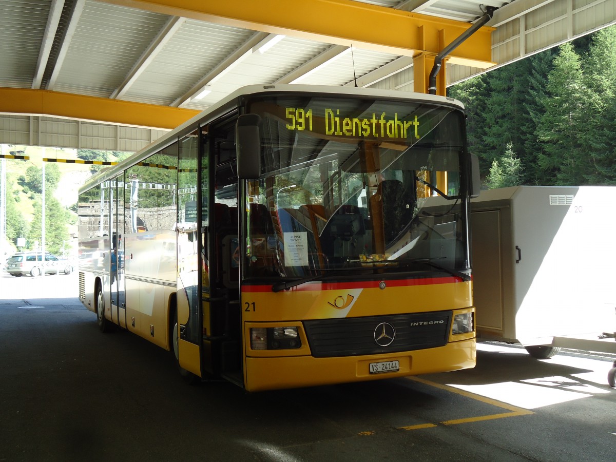 (146'228) - Jaggi, Kippel - Nr. 21/VS 24'144 - Mercedes am 5. August 2013 beim Bahnhof Goppenstein
