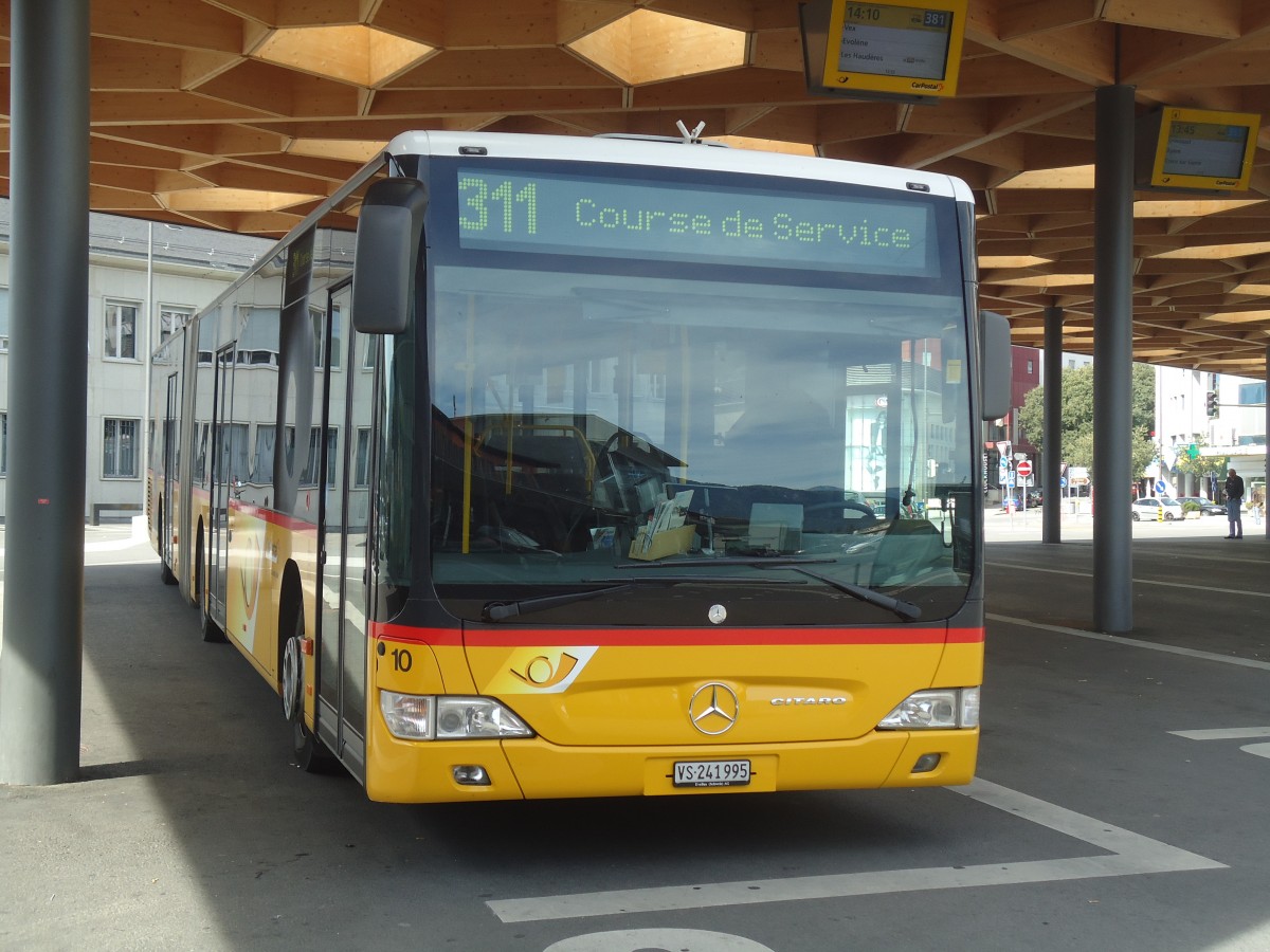 (147'321) - PostAuto Wallis - Nr. 10/VS 241'995 - Mercedes am 22. September 2013 beim Bahnhof Sion