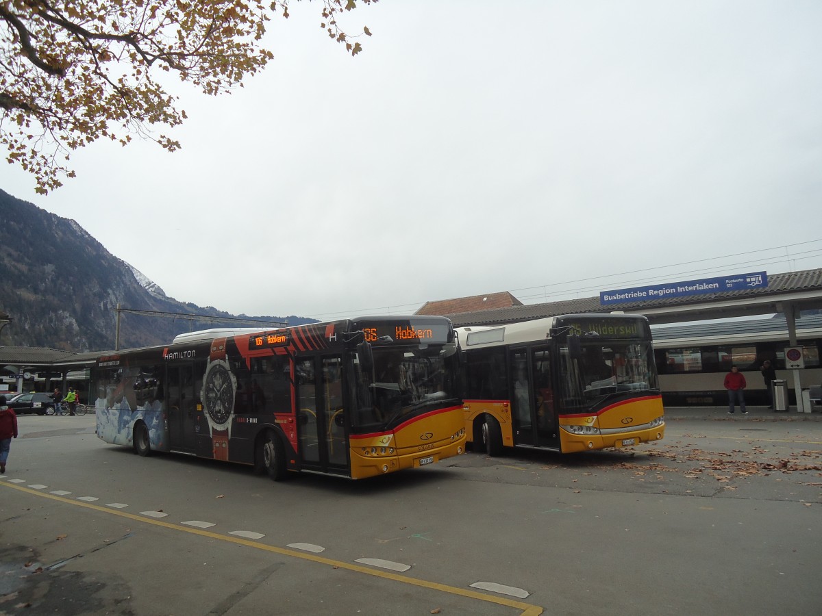 (147'586) - PostAuto Bern - BE 610'538 - Solaris am 4. November 2013 beim Bahnhof Interlaken West