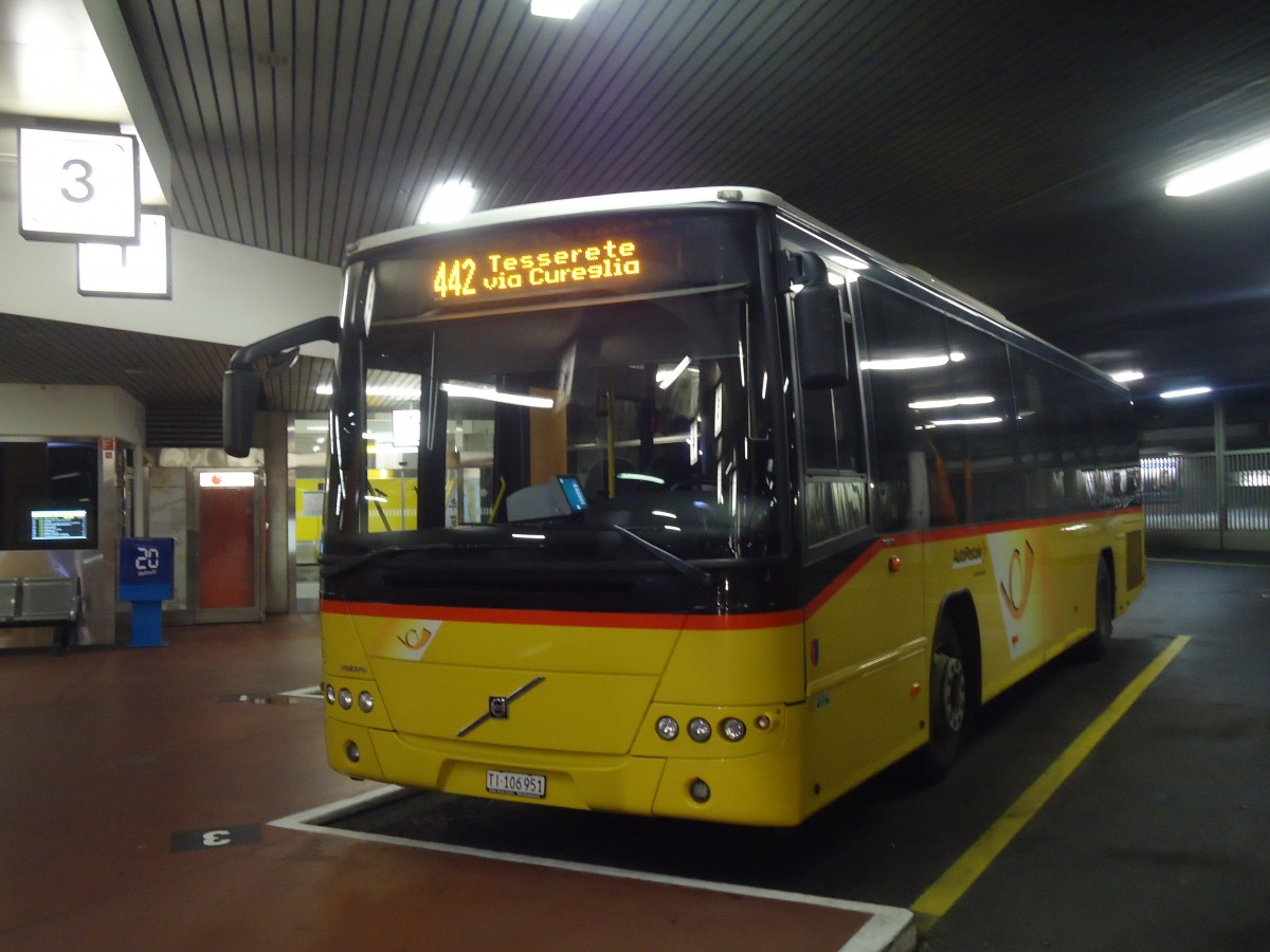 (147'742) - Autopostale, Tesserete - TI 106'951 - Volvo am 5. November 2013 in Lugano, Postautostation