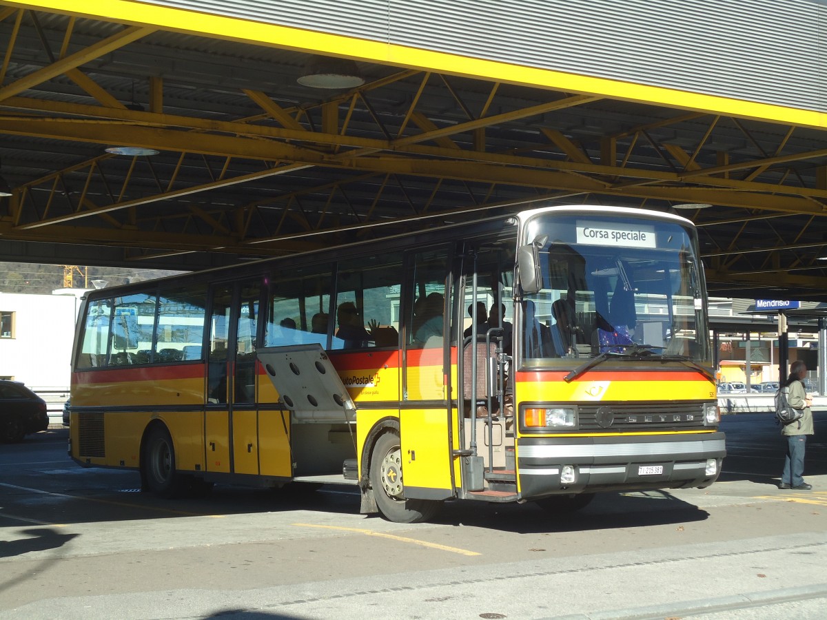 (147'860) - AutoPostale Ticino - Nr. 526/TI 215'381 - Setra (ex P 25'079) am 6. November 2013 beim Bahnhof Mendrisio