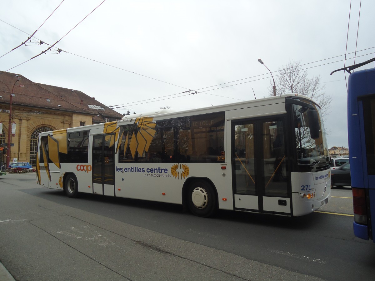 (147'950) - transN, La Chaux-de-Fonds - Nr. 271/NE 114'471 - Volvo (ex VR La Chaux-de-Fonds Nr. 271) am 8. November 2013 beim Bahnhof La Chaux-de-Fonds