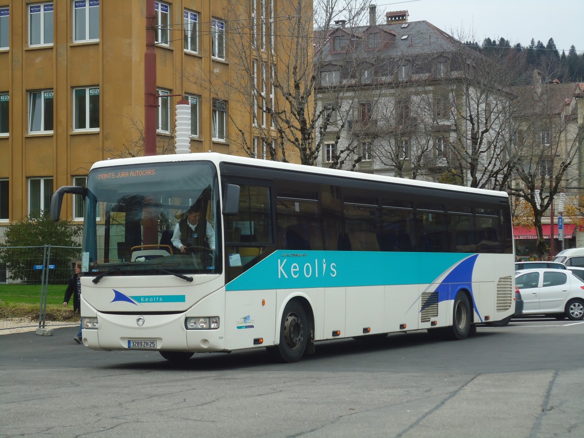 (147'958) - Aus Frankreich: Keolis, Paris - Nr. 2101/3289 ZH 25 - Irisbus am 8. November 2013 beim Bahnhof La Chaux-de-Fonds