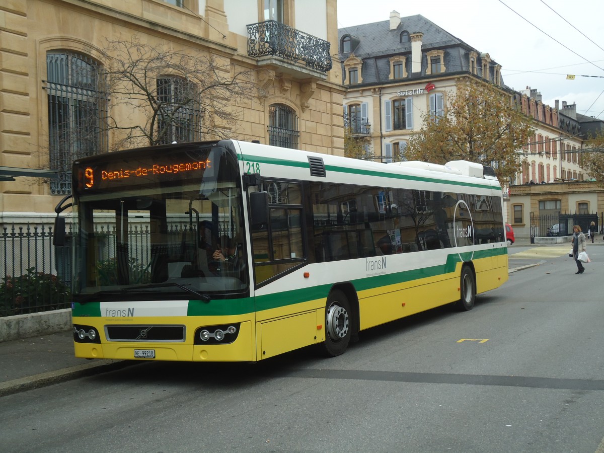 (147'964) - transN, La Chaux-de-Fonds - Nr. 218/NE 99'218 - Volvo (ex TN Neuchtel Nr. 218) am 8. November 2013 in Neuchtel, Place Pury
