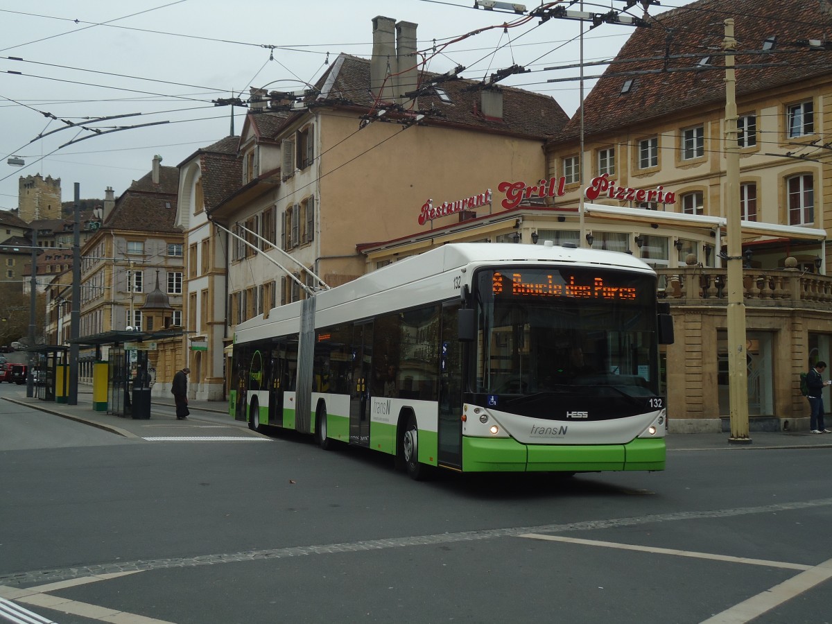 (147'969) - transN, La Chaux-de-Fonds - Nr. 132 - Hess/Hess Gelenktrolleybus (ex TN Neuchtel Nr. 132) am 8. November 2013 in Neuchtel, Place Pury