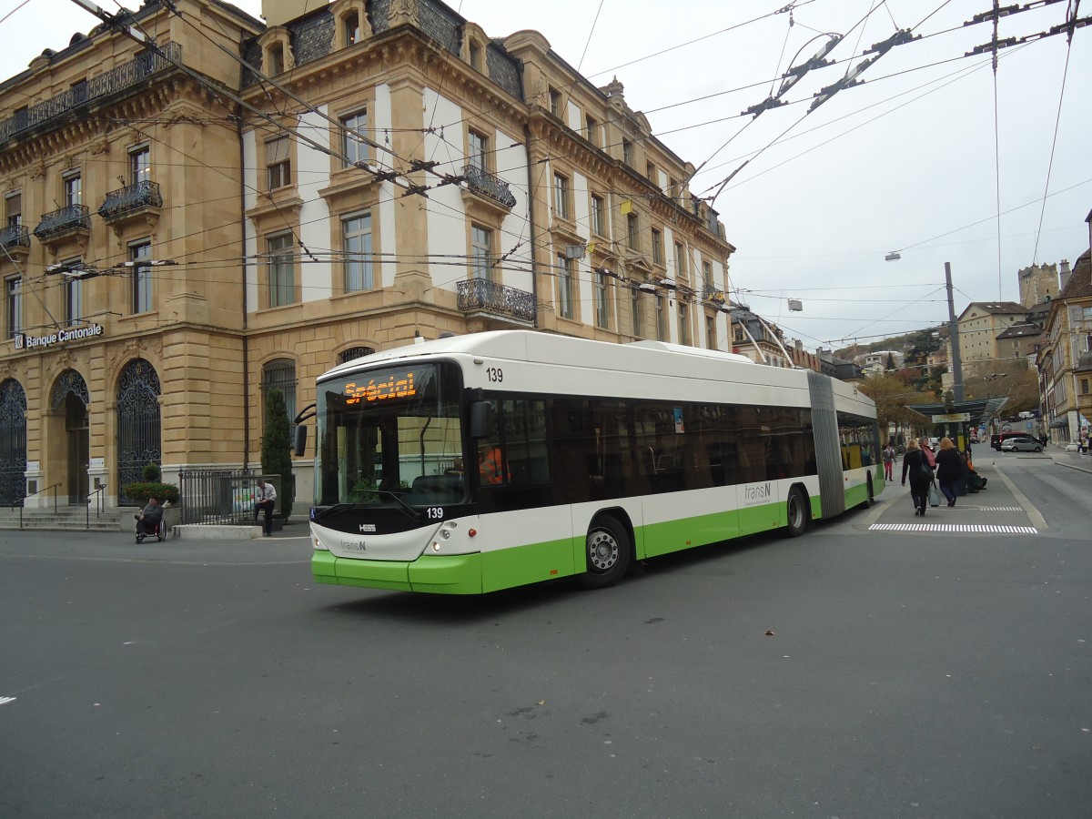 (147'974) - transN, La Chaux-de-Fonds - Nr. 139 - Hess/Hess Gelenktrolleybus (ex TN Neuchtel Nr. 139) am 8. November 2013 in Neuchtel, Place Pury