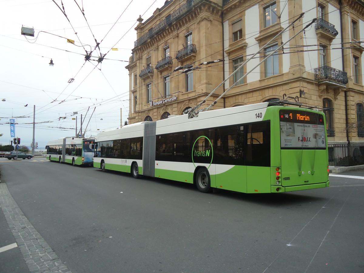 (147'976) - transN, La Chaux-de-Fonds - Nr. 140 - Hess/Hess Gelenktrolleybus (ex TN Neuchtel Nr. 140) am 8. November 2013 in Neuchtel, Place Pury