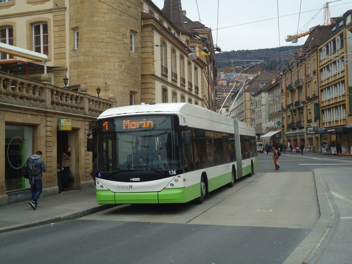 (147'979) - transN, La Chaux-de-Fonds - Nr. 136 - Hess/Hess Gelenktrolleybus (ex TN Neuchtel Nr. 136) am 8. November 2013 in Neuchtel, Place Pury
