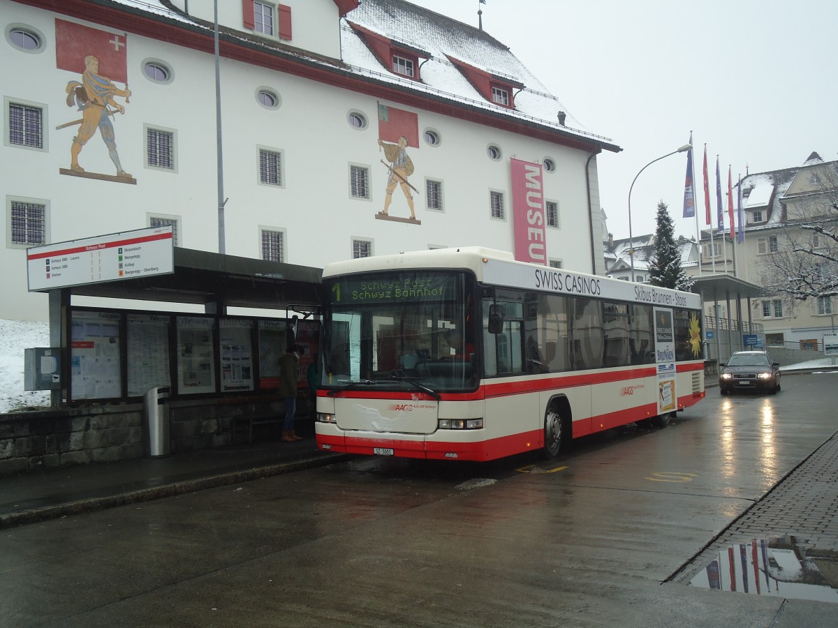 (148'132) - AAGS Schwyz - Nr. 1/SZ 5001 - Scania/Hess am 23. November 2013 in Schwyz, Post