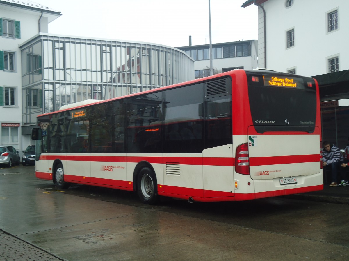 (148'137) - AAGS Schwyz - Nr. 5/SZ 5005 - Mercedes am 23. November 2013 in Schwyz, Post