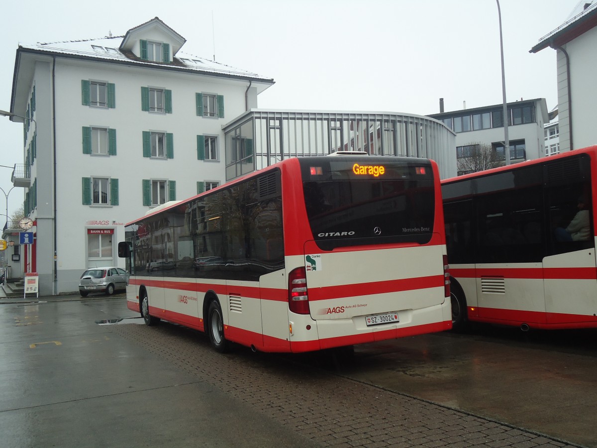 (148'140) - AAGS Schwyz - Nr. 24/SZ 30'024 - Mercedes am 23. November 2013 in Schwyz, Post