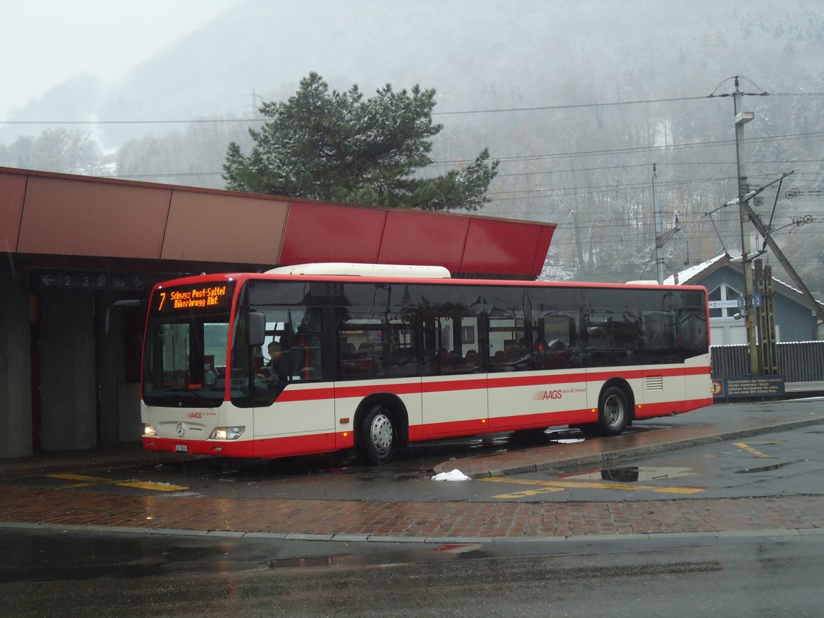 (148'151) - AAGS Schwyz - Nr. 24/SZ 30'024 - Mercedes am 23. November 2013 beim Bahnhof Schwyz