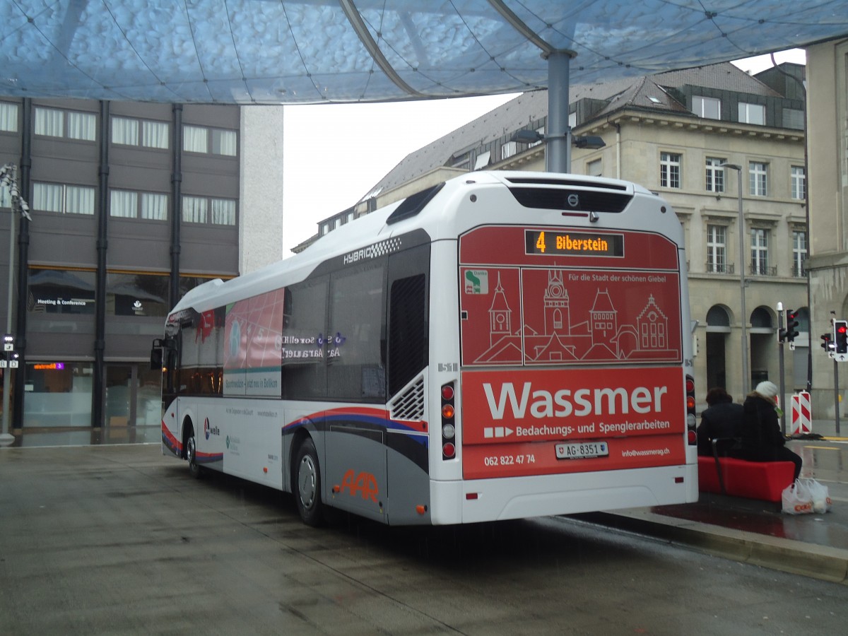 (148'496) - AAR bus+bahn, Aarau - Nr. 51/AG 8351 - Volvo am 26. Dezember 2013 beim Bahnhof Aarau