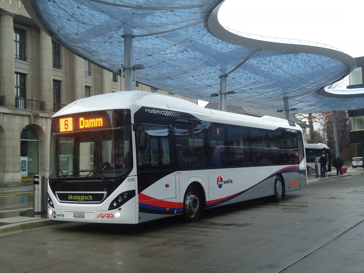 (148'503) - AAR bus+bahn, Aarau - Nr. 45/AG 26'045 - Volvo am 26. Dezember 2013 beim Bahnhof Aarau