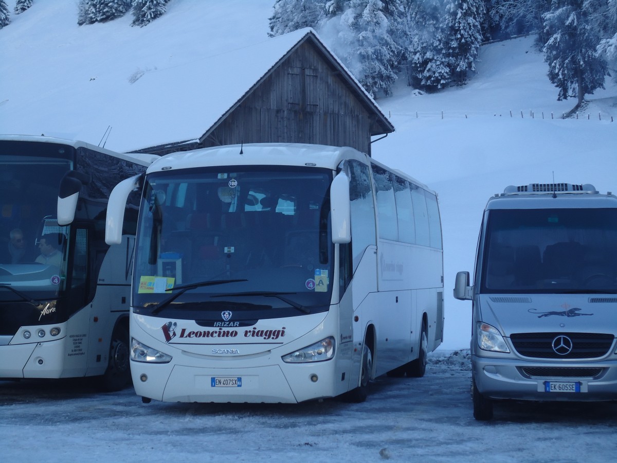 (148'524) - Aus Italien: Leoncino, Casario - Nr. 100/EN-407 SX - Scania/Irizar am 27. Dezember 2013 in Engelberg, Titlisbahnen