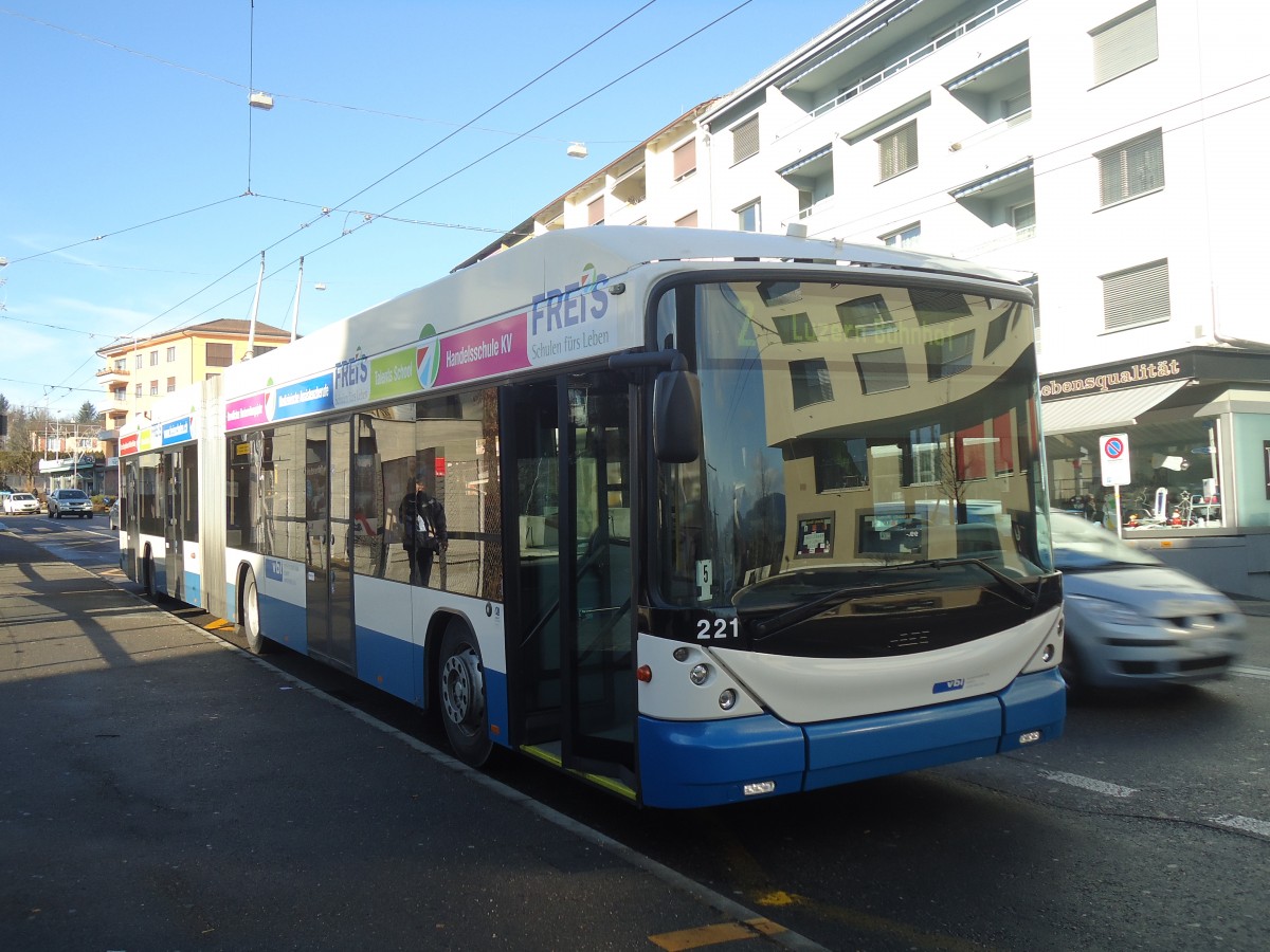 (148'543) - VBL Luzern - Nr. 221 - Hess/Hess Gelenktrolleybus am 27. Dezember 2013 in Emmenbrcke, Sprengi