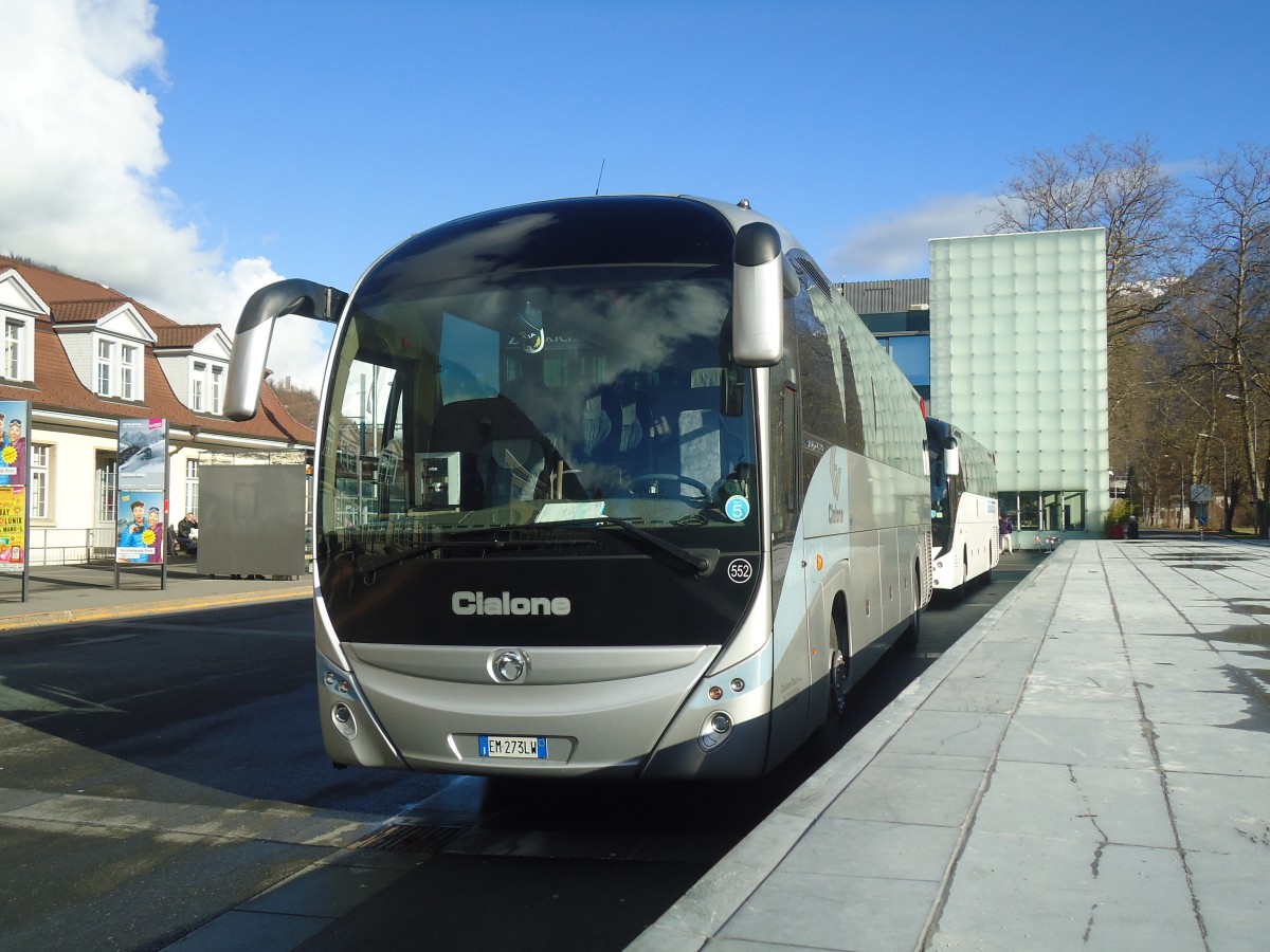 (148'614) - Aus Italien: Cialone, Ferentino - Nr. 552/EM-273 LW - Irisbus am 5. Januar 2014 beim Bahnhof Interlaken Ost