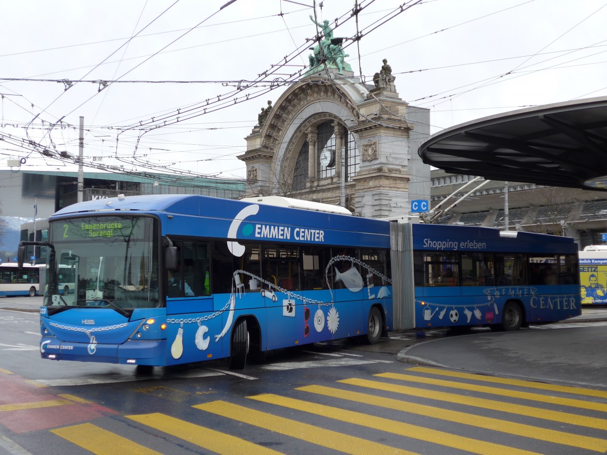 (148'907) - VBL Luzern - Nr. 223 - Hess/Hess Gelenktrolleybus am 16. Februar 2014 beim Bahnhof Luzern