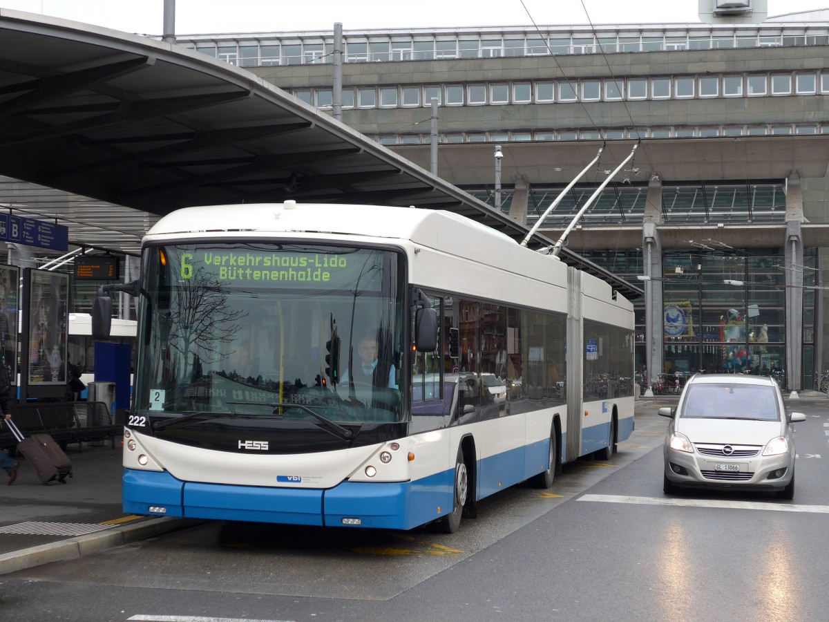 (148'913) - VBL Luzern - Nr. 222 - Hess/Hess Gelenktrolleybus am 16. Februar 2014 beim Bahnhof Luzern