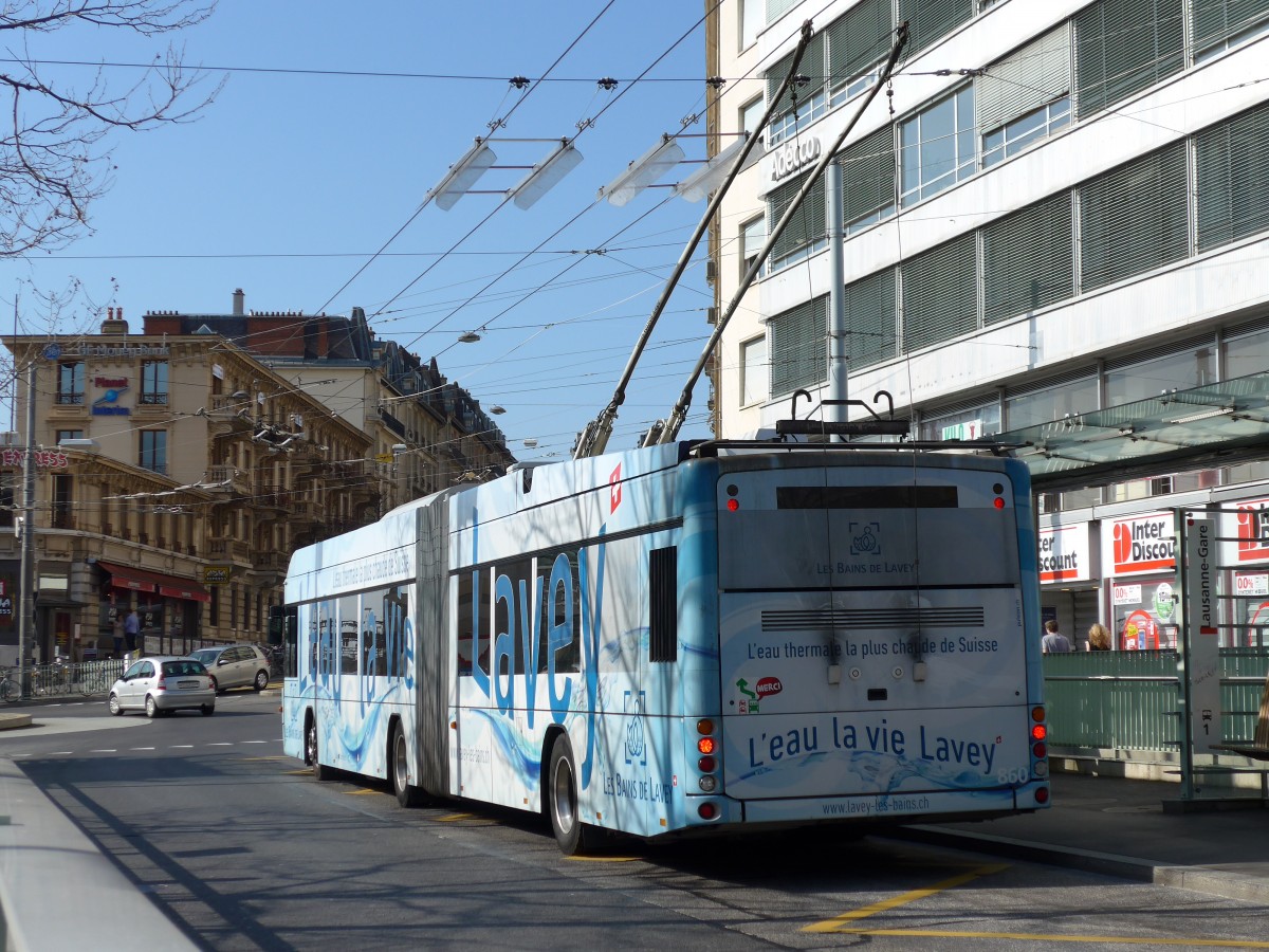 (149'260) - TL Lausanne - Nr. 860 - Hess/Hess Gelenktrolleybus am 9. Mrz 2014 beim Bahnhof Lausanne