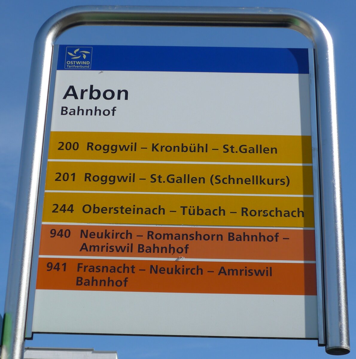 (149'435) - PostAuto/AOT-Haltestellenschild - Arbon, Bahnhof - am 29. Mrz 2014