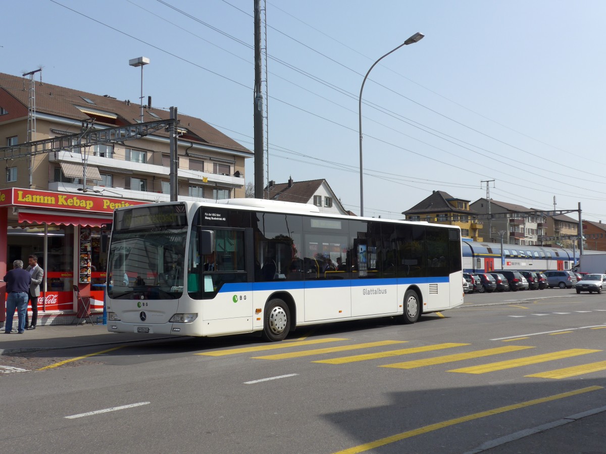 (149'474) - Maag, Kloten - Nr. 24/ZH 556'224 - Mercedes am 31. Mrz 2014 beim Bahnhof Dbendorf