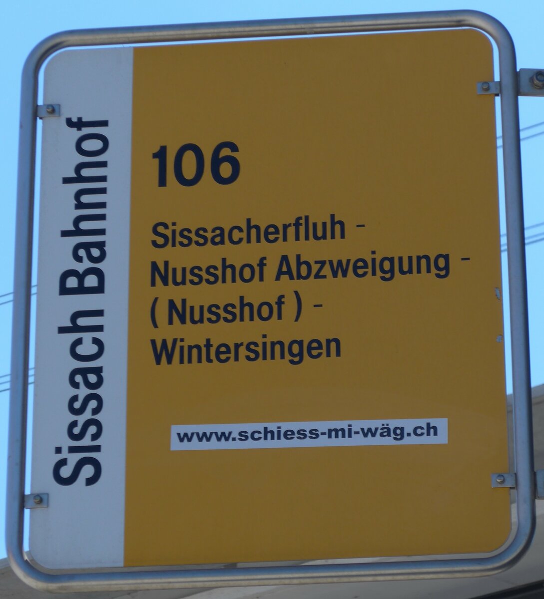 (150'707) - BLT-Haltestellenschild - Sissach, Bahnhof - am 18. Mai 2014