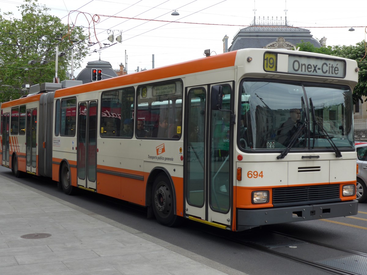 (150'797) - TPG Genve - Nr. 694 - NAW/Hess Gelenktrolleybus am 26. Mai 2014 in Genve, Place des Vingt-Deux-Cantons