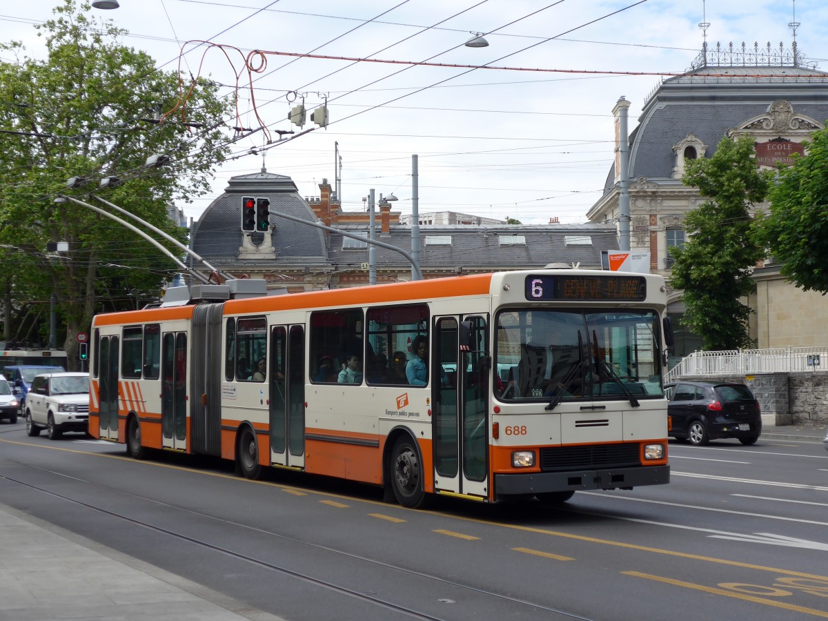 (150'880) - TPG Genve - Nr. 688 - NAW/Hess Gelenktrolleybus am 26. Mai 2014 in Genve, Place des Vingt-Deux-Cantons