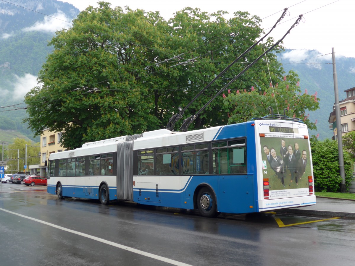 (150'918) - VMCV Clarens - Nr. 14 - Van Hool Gelenktrolleybus am 26. Mai 2014 beim Bahnhof Villeneuve