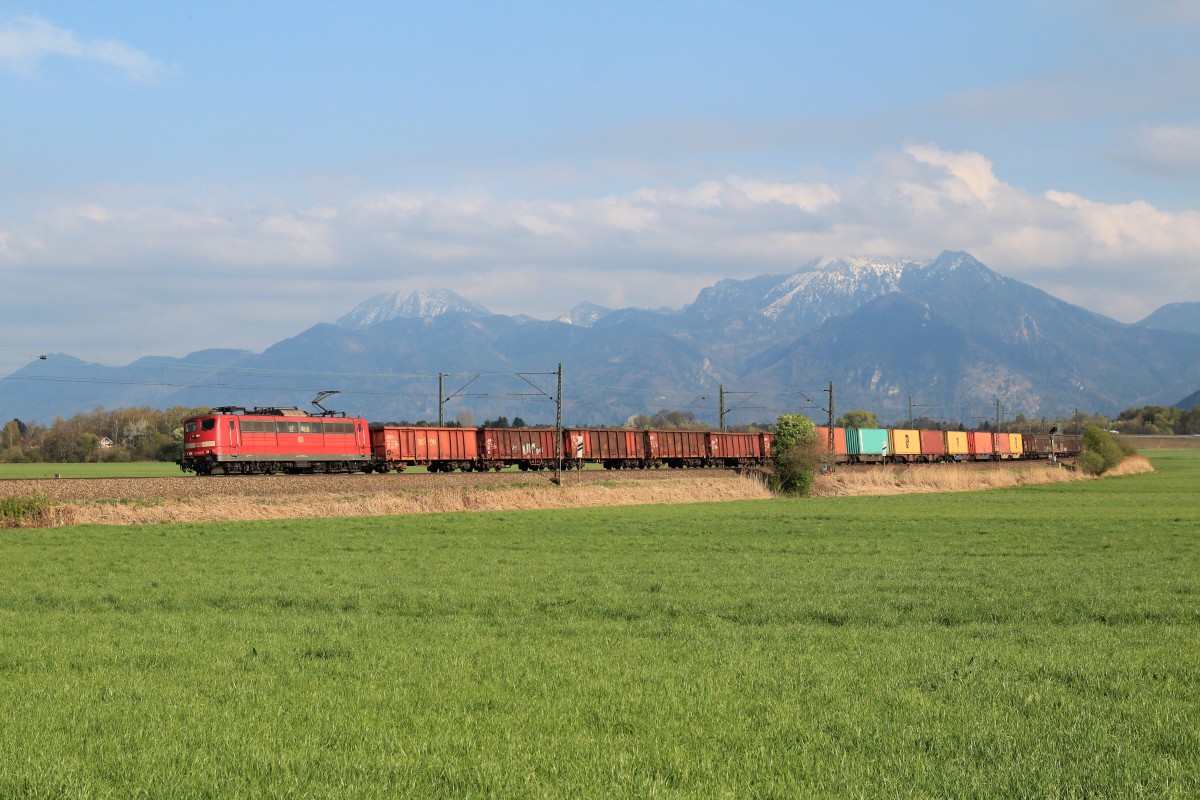 151 001-5 kam am 11. April 2014 mit einem gemischten Gterzug aus Salzburg. Aufgenommen bei Weisham.